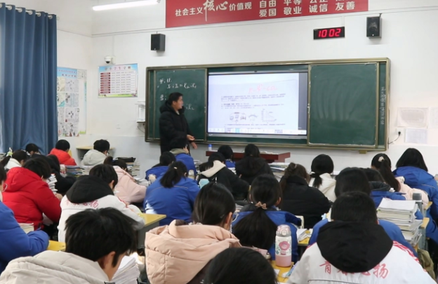 教育數(shù)字化人工智能賦能變化技術(shù)革命的步伐非常快有很大不同 教育數(shù)字化人工智能賦能變化技術(shù)革命的步伐非常快有很大不同